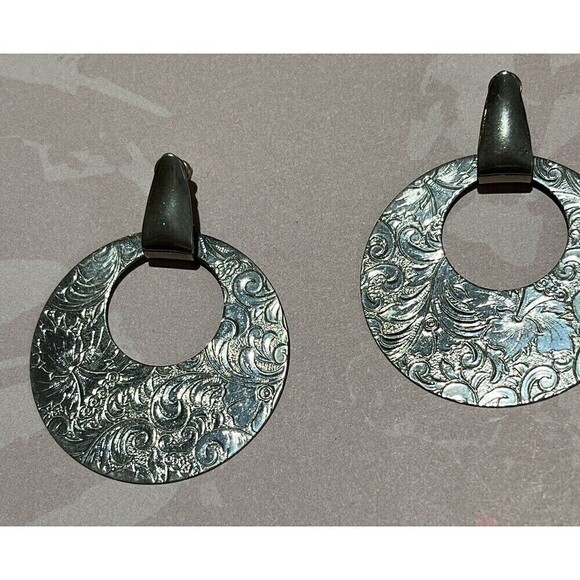 Vintage 70s Silver Tone Filigree Flower Hoop Clip Earrings Boho Hippie - Picture 3 of 9